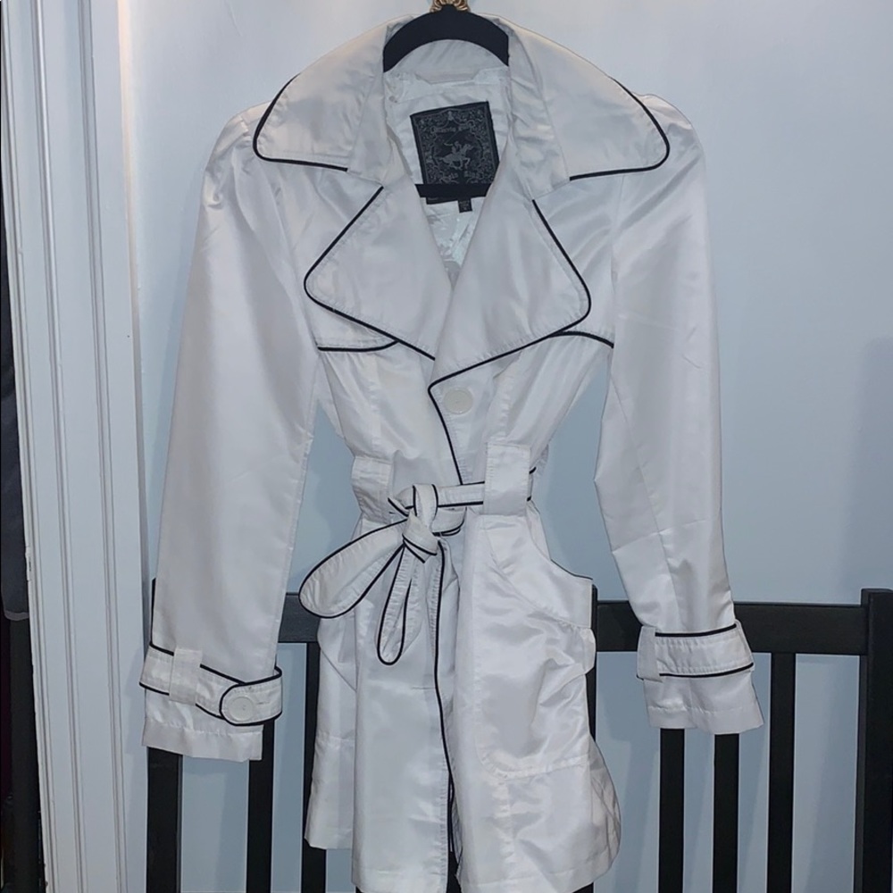 LAST CHANCE Long White fashionable jacket - donated 2/28